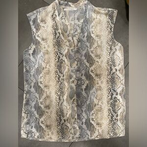 FINAL PRICE 💚EUC T Tahari Sleeveless top in snake skin print in size XS